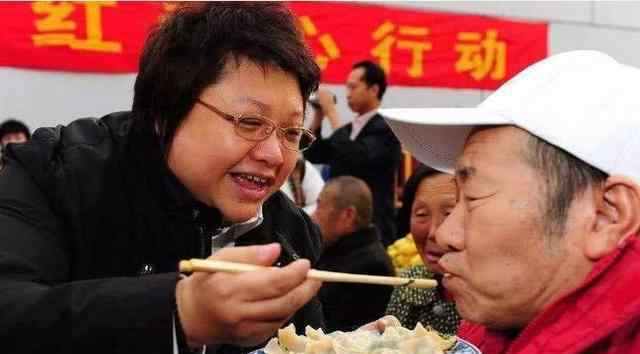 韩红骂人 韩红在三天时间里被骂的无力招架，这是损害了谁的利益了吗？