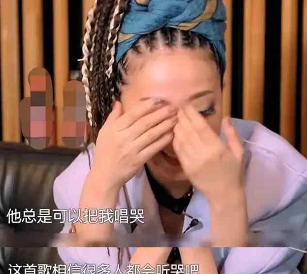 华晨宇唱我们 揭秘：华晨宇在《歌手·当打之年》唱的《我们》，到底唱给谁听？