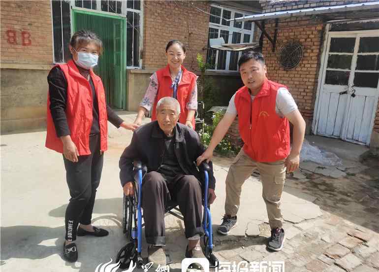 抓拐 暖心！德州乐陵市黄夹镇“量体裁衣”发放助残辅具