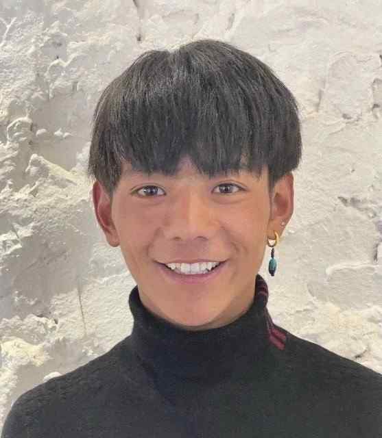 人设崩了？丁真抽烟视频曝光 公司回应“是电子烟,不是烟”引质疑