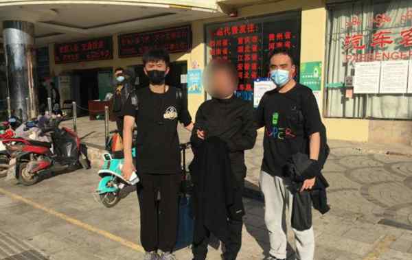 网上逃犯抖音直播被警察刷到，竟拥有十万粉丝