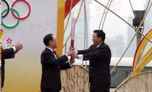 奥运圣火 历史上的今天——奥运圣火在香港传递文章配图