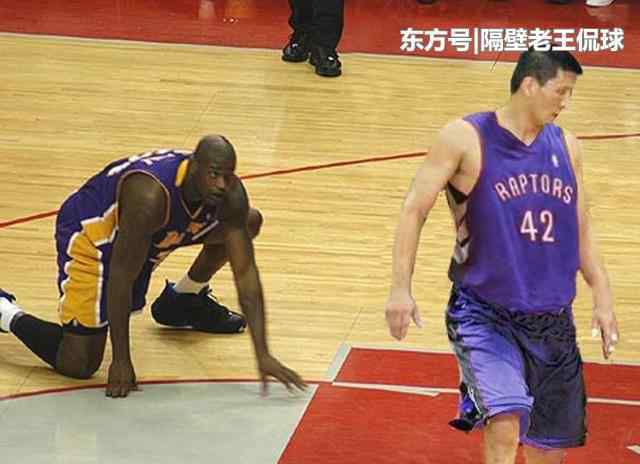 巴特尔放倒奥尼尔 奥尼尔永远的痛，曾被巴特尔单手掀翻，答案不可思议！