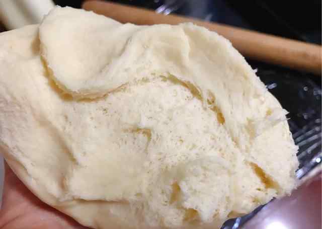 一般的普通面粉可以做面包吗 普通面粉也可以做面包，做法更简单口感更原味