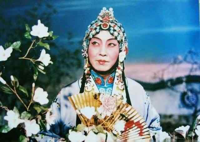 疯狂舞台 梅兰芳当年有多红？出场费至少10根金条，观众向舞台疯狂扔首饰