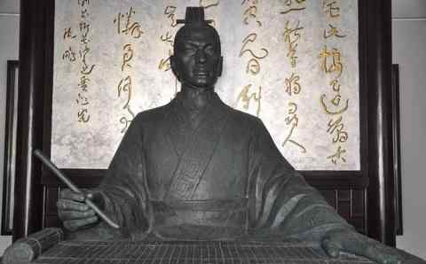贾生王安石 同题诗《贾生》，西汉贾谊在李商隐和王安石眼里，形象截然不同