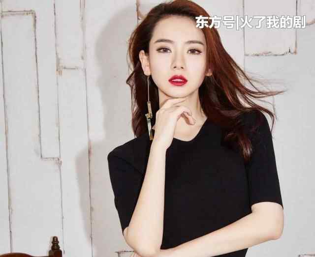 李承铉的妹妹 本以为戚薇和女儿够像了，看到李承铉妹妹后，才知道啥叫复制粘贴
