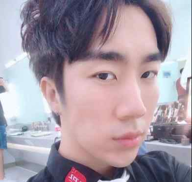 骚男老婆 离婚已一年！当初一无所有的骚男，现在怎么样了？