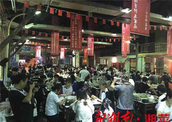 杜甫江阁 文和友杜甫江阁店谢幕：曾有一刻，我们相关