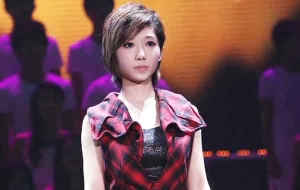 快乐女声洪辰 7年过去了，大家还记得2011年快乐女声洪辰吗？她现在长这样啦