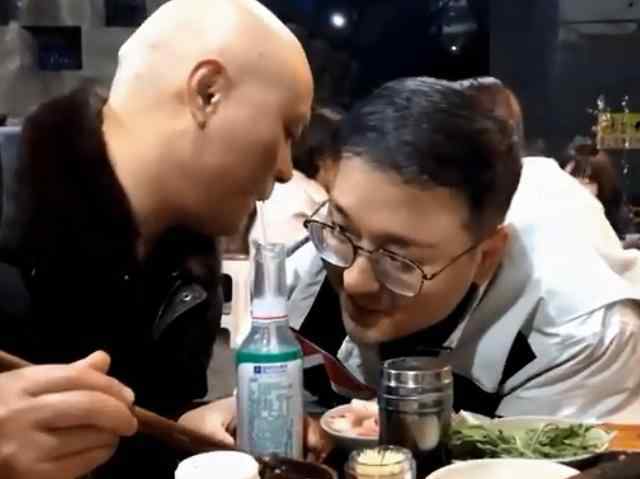 孙亚龙 孙亚龙现任老婆终于出镜，粉丝呆了：比潘慧好看多了