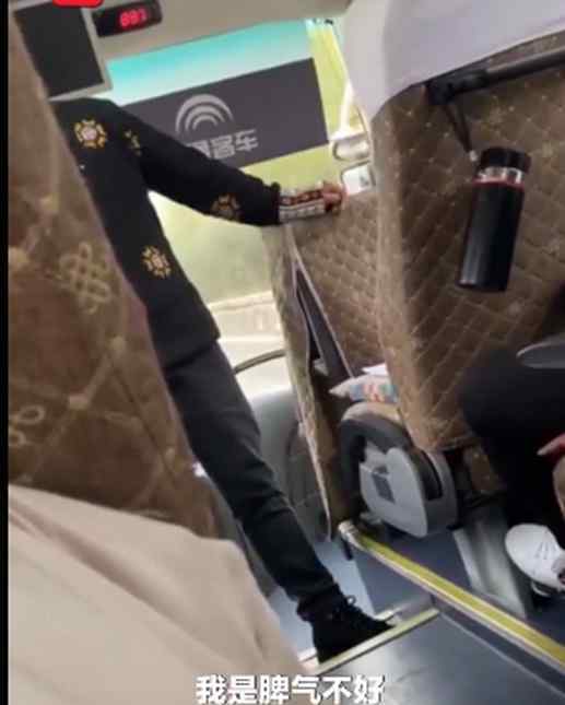网曝云南导游威胁游客人身安全