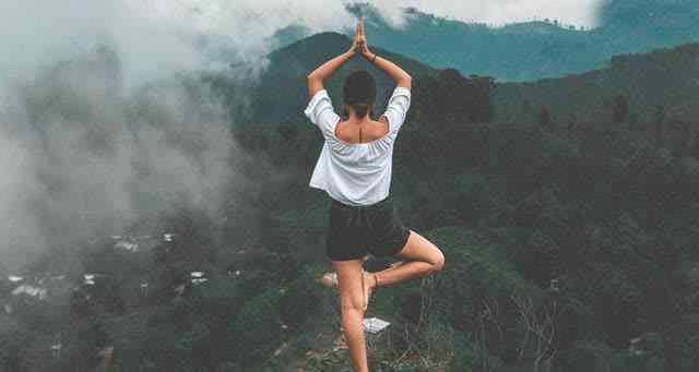 哈达瑜伽 这10种基本哈达瑜伽姿势，每天练习10分钟，身体发生惊人变化