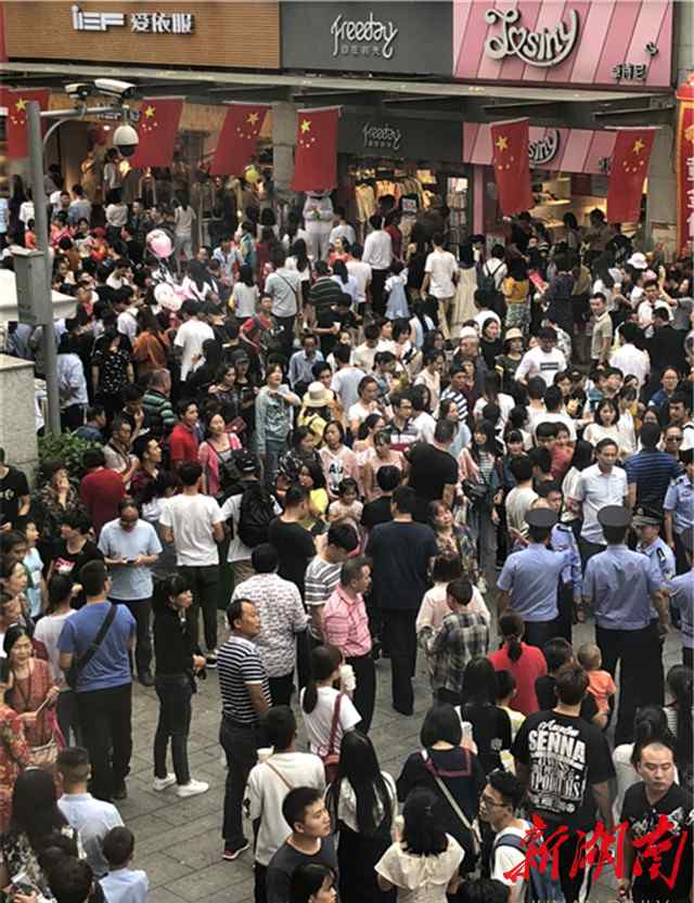 长沙黄兴路步行街 国庆长假，每天有30万人逛黄兴步行街