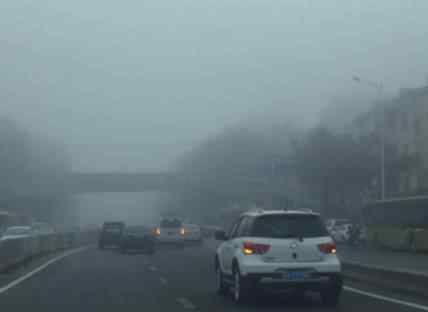 哈尔滨雾霾天气 哈尔滨现雾霾天气 能见度不足百米