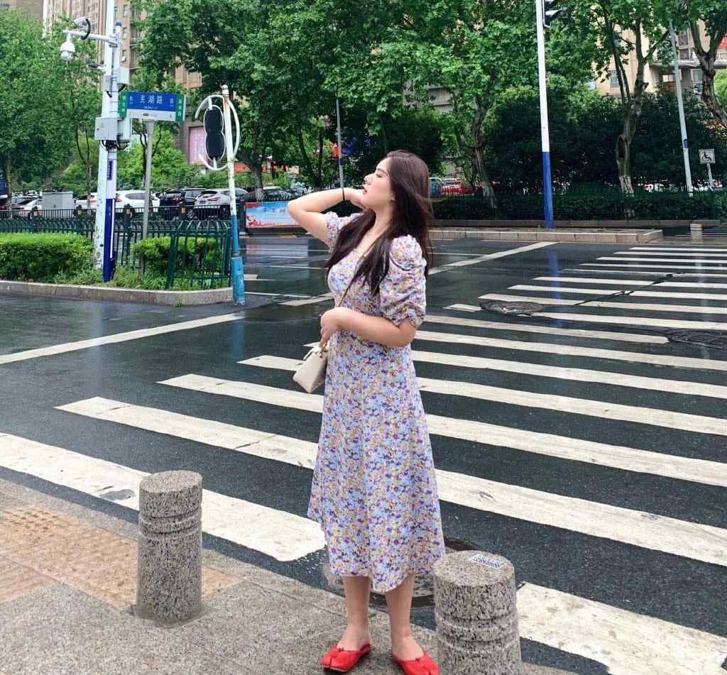 140斤胖人穿衣搭配图片 原创 140斤胖女孩显瘦穿搭，时尚博主这简单又基础搭配，看起来太显瘦