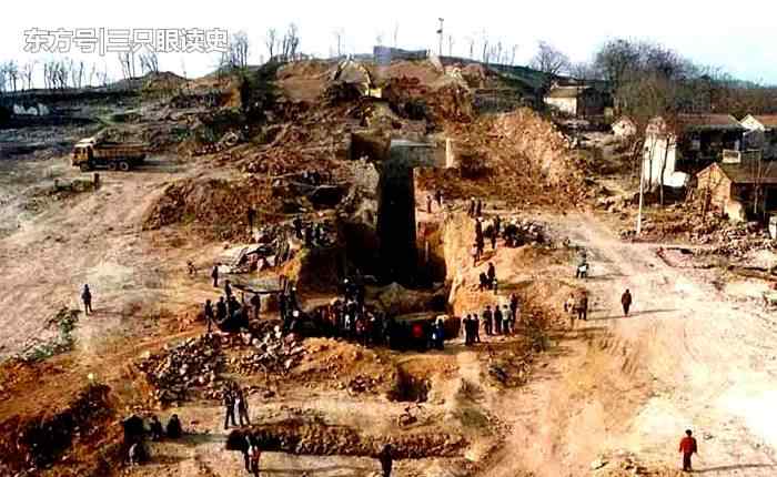黄金锄头 农民家中挖地窖，285斤黄金和价值数十亿玉器，离锄头仅差3米