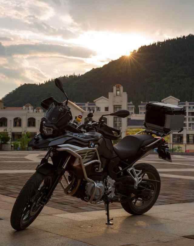 f750 9个月骑了7000公里，宝马F750GS用车感觉分享，优缺点都有