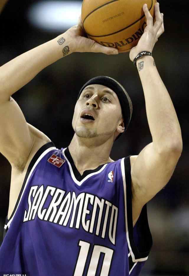 迈克毕比 2002年NBA“国王”惨案，最SHOW国王何以被OK湖人连翻两把