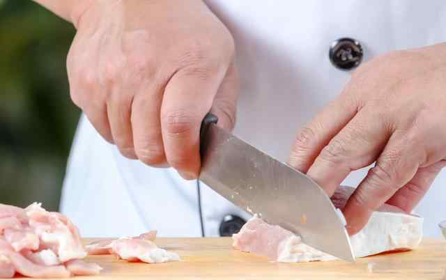 正宗农家小炒肉的做法 只要牢记这一个技巧，农家小炒肉炒出来香嫩还不腥，赶紧收藏