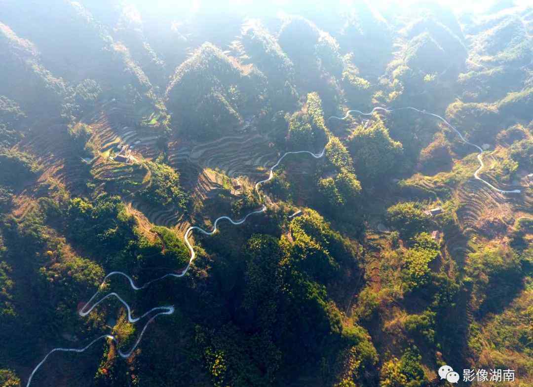 黄巢山 双峰乡村：从前泥水路，现今水泥路