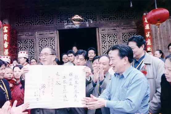 王东满 文人名人与酒鬼酒——美酒传文化 文化助酒兴