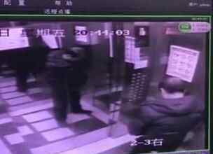 方庄男子电梯内小便被监控拍下 真相曝光简直太无耻了