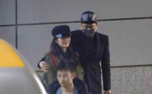 谢娜挺孕肚出行 谢娜怀孕什么时候孩子出生？