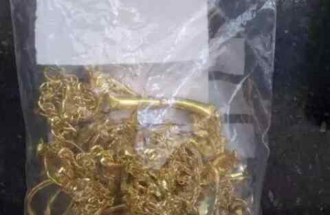网购充电器收黄金 还有这样的店吗？