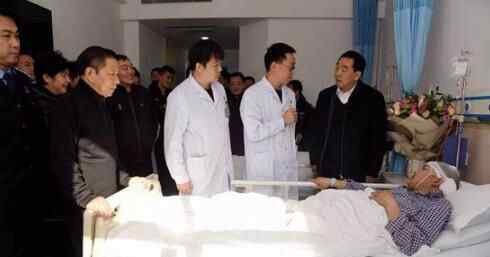 警员扑刀营救群众 背后真相是这样简直太感动