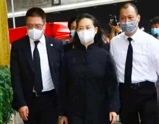 何猷龙罗秀茵 蓝琼缨内心强大，参加赌王葬礼不用儿女陪伴，何猷龙照顾罗秀茵