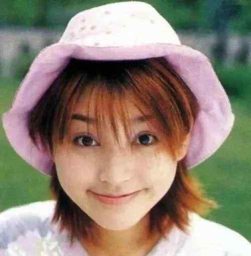 泼妇门 2008年，金莎爆出“泼妇门”后，蓝盈莹遭“强拆”，背后另有隐情