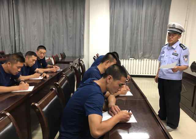 八严八控 【八大队】交警八大队严格落实行政单位主体责任扎实开展“减量控大”工作