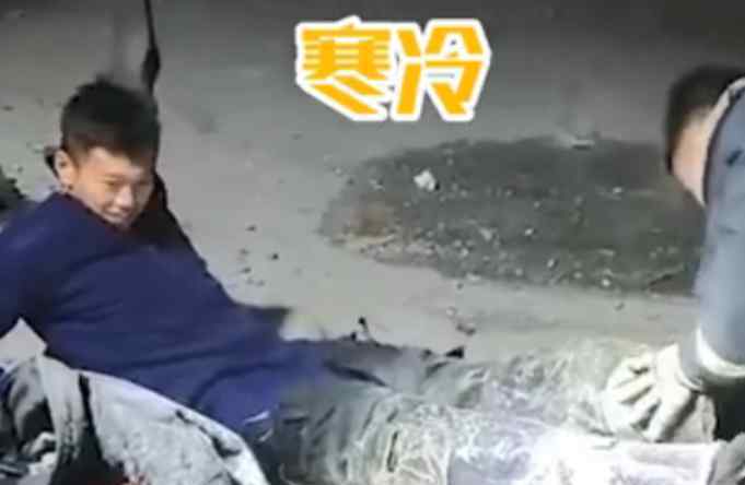 消防员扑火4小时后衣服冻成盔甲 具体是啥情况?