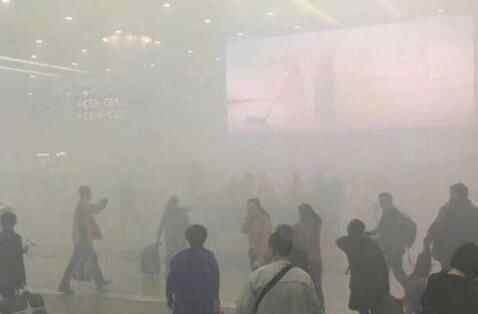 浦东机场浓烟弥漫 到底发生了什么好吓人啊