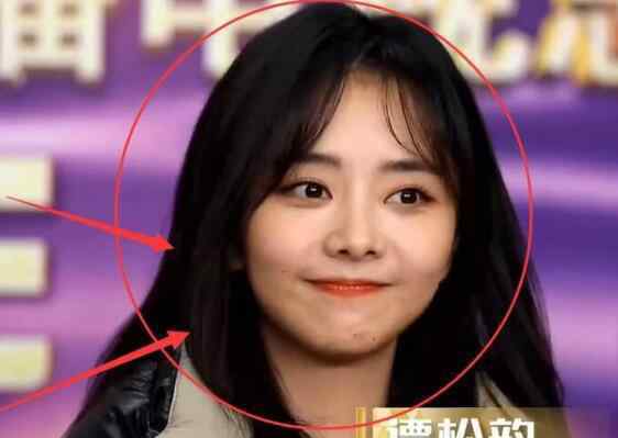 央视镜头下的谭松韵太甜了 30岁的谭松韵看起来像18岁