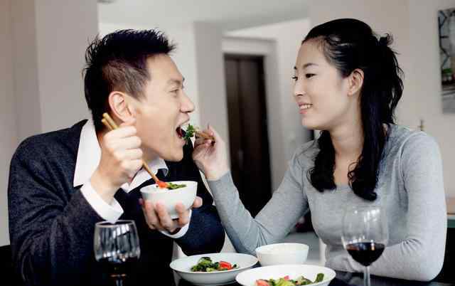 高情商女人撩男人 高情商的男人，如何撩中年女人？用三句话就可以轻松撩到