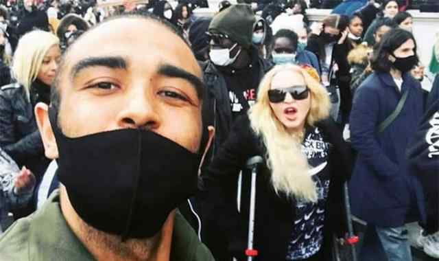 maroon5被禁的原因 Maroon5主唱公开表态支持BLM，却因这件事遭网友翻旧帐不领情