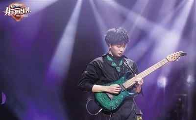 乐清演唱会 谢霆锋曾带他上跨年演唱会 乐清胡仕泽亮相《我们的乐队》