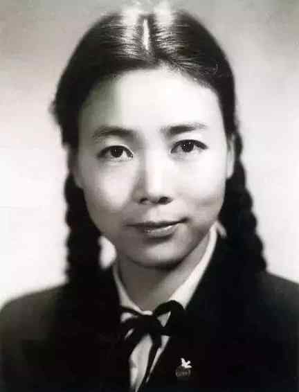 田华一家4口患癌 “白毛女”田华：一家4口患癌，满头银发为钱奔波，今92岁怎样了