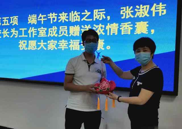 新密二高 新密二高校长工作室举行读书交流研讨会