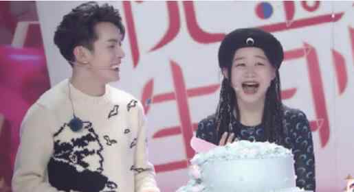 李佳琦给金靖过生日 网友调侃两人不结婚很难收场