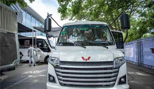 五菱宏光房车 不到16万五菱宏光房车，用1.8L汽油机，生活设施不缺适合2口旅行