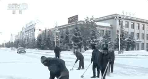 漠河下雪 全国多地将开启冰冻周 漠河-41.5°C进入极寒天气 北京终于下雪
