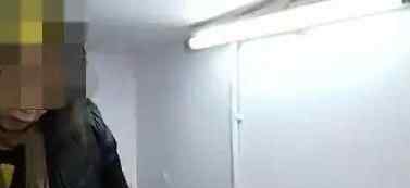 广东女子上厕所 陌生男窜出简直吓尿了