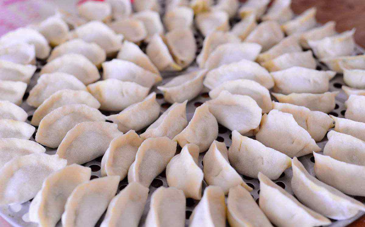 冬至为什么吃饺子 冬至为什么吃饺子？冬至吃饺子还是立冬吃饺子？冬至是几月几日？文章配图