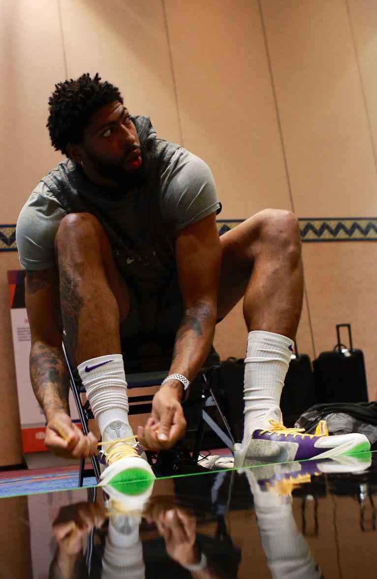 nba球鞋官网 NBA 官方晒戴维斯今日训练照，上脚科比球鞋