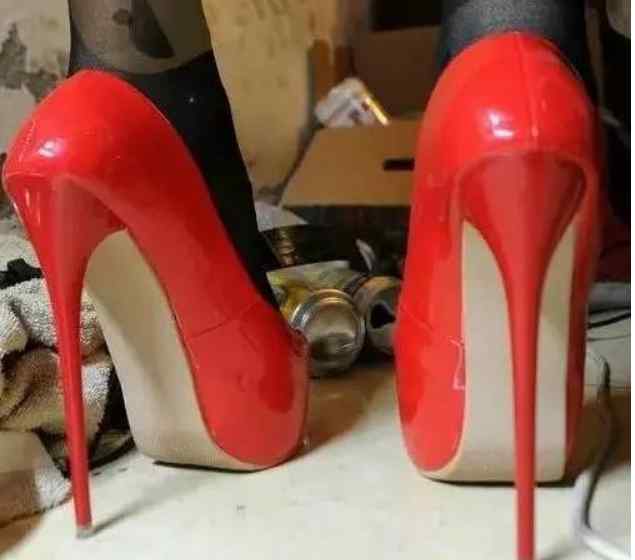 酷爱女性网 46岁男子来大姨妈 酷爱女性用品也爱打扮自己