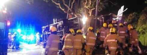 香港大浦车祸九巴侧翻交通事故 香港大浦公路车辆侧翻失事