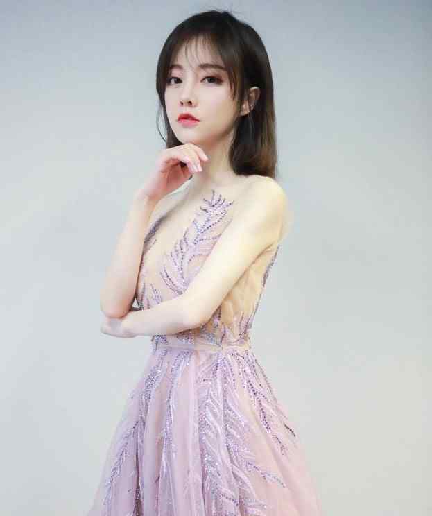 透明薄纱裙 冯提莫真大胆，身穿透明薄纱裙，网友：这是要变成仙女